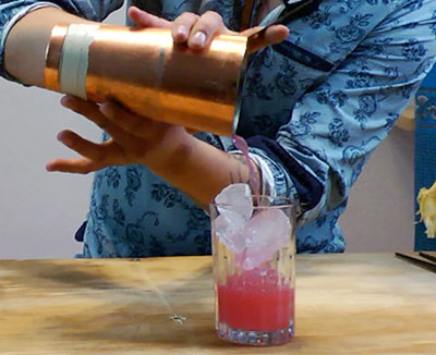 fotografía de la preparación del coctel