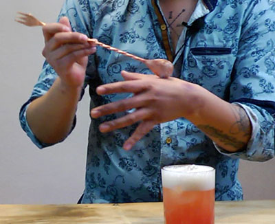 fotografía de la preparación del coctel